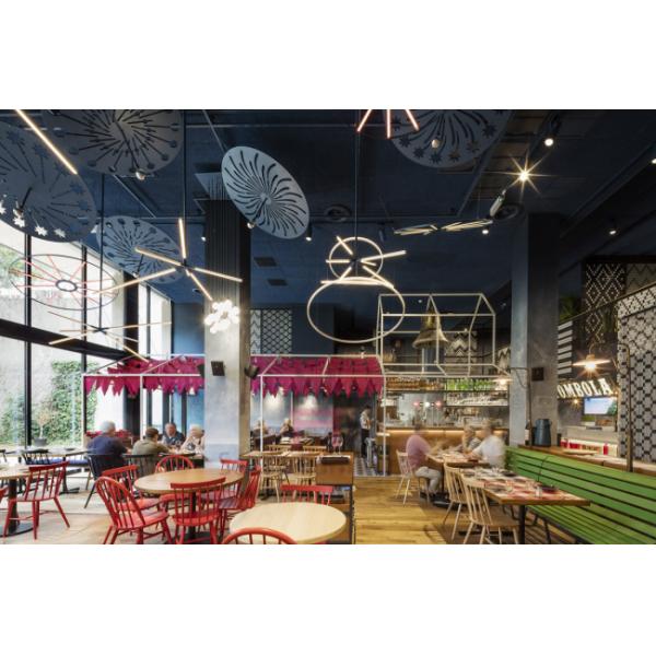 Ресторан задней части окна грецкого ореха деревянный предводительствует стул Виндзора американца твердой древесины