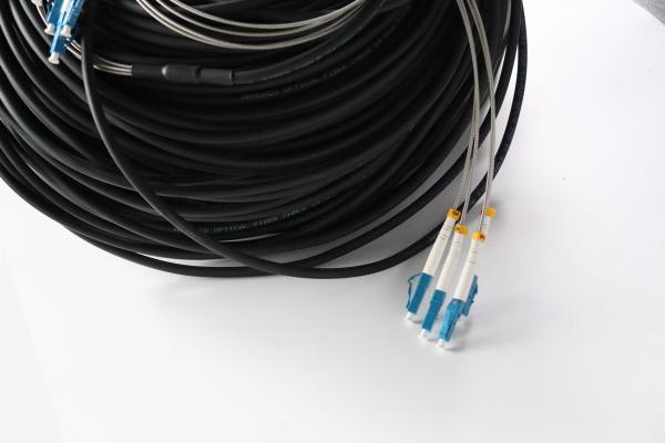 Câble de raccordement fibre optique blindé extérieur 2-12 fibres SM (connecteur SC, LC, FC, ST en option)