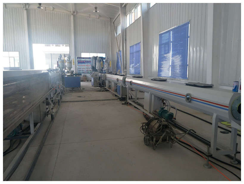 Пластиковая трубка нечистот HDPE делая машиной производственную линию трубопровода PP PE штрангпресса одиночного винта