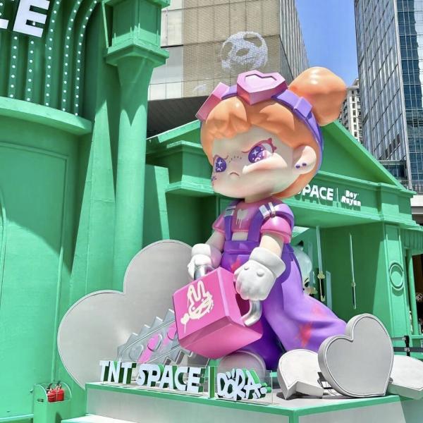 Eco-friendly Garden Decoration Life Size Fiberglass Ornament Model Outdoor Cartoon Rabbit Statue