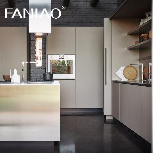 Кухонный шкаф Поставщик Модульный роскошный дизайн Современная мебель из нержавеющего дерева Кухонный шкаф