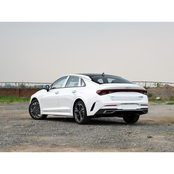Edición de lujo Sedan de tamaño medio Auto FWD Automóvil de gasolina 4 puertas 5 asientos Kia K5 2025 1.5T