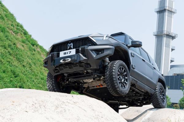 Tipo de carroceria fechado Mhero 917 Carro elétrico SUV híbrido gama alargada Carro SUV grande EV usado