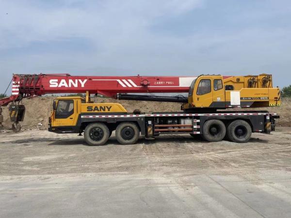 2012 Équipement lourd 75 tonnes Grue télescopique montée sur camion pour un transport facile