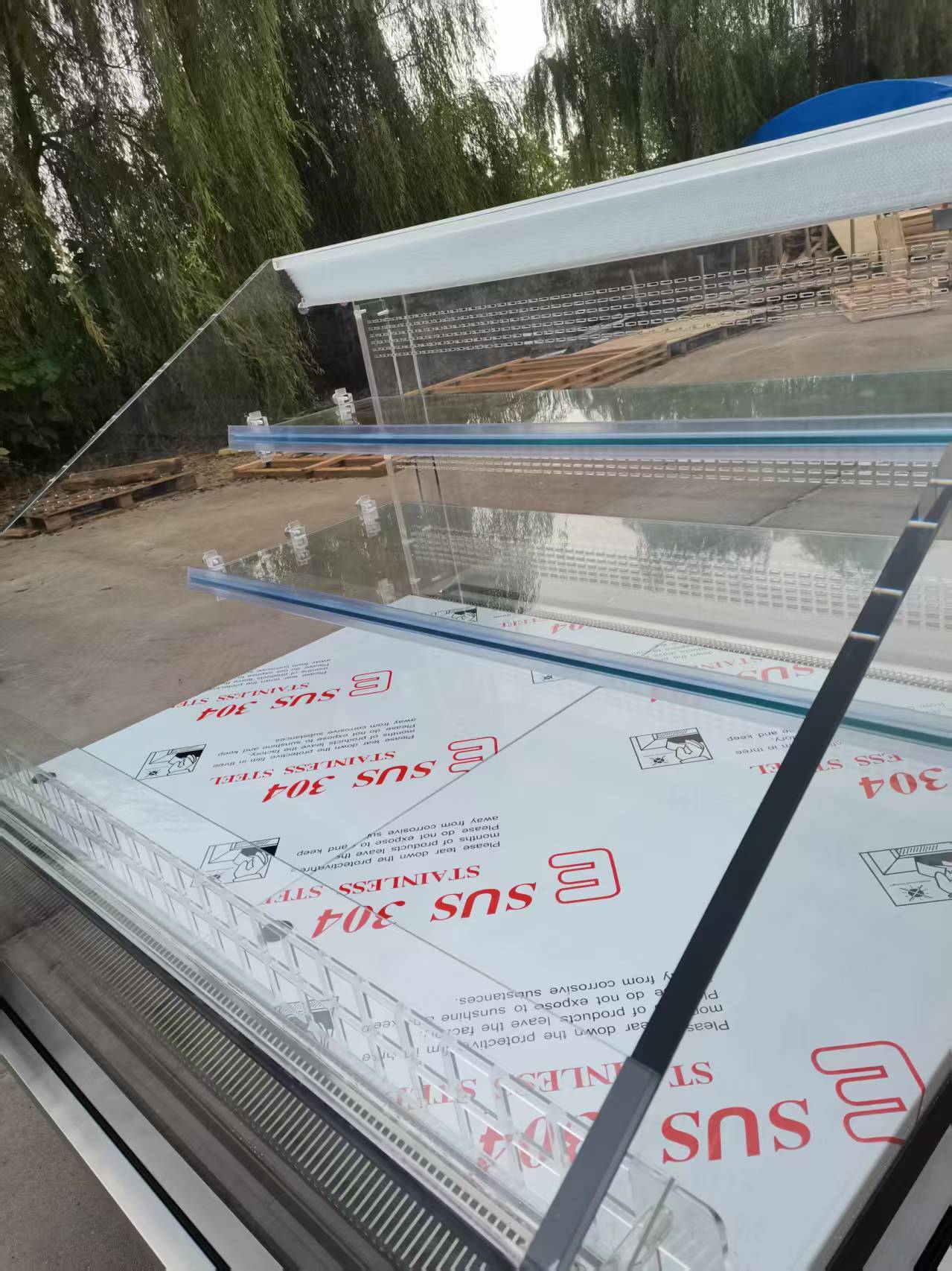Semi Vertical Open Type Display Chiller with R290 Refrigerant Four-Sided Transparent Glass and Digital Thermostat