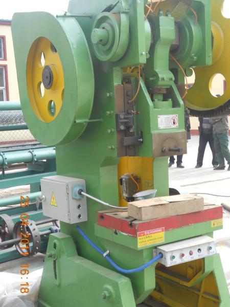 Concertina Razor Barbed Wire Coil Fence Mesh Machine 5 Strips And 9 Strips