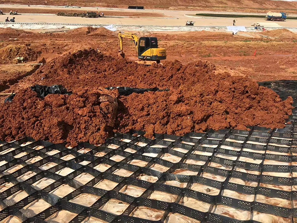 Текстурированные / перфорированные пластиковые листы HDPE Geocell для защиты укрепления наклона канала