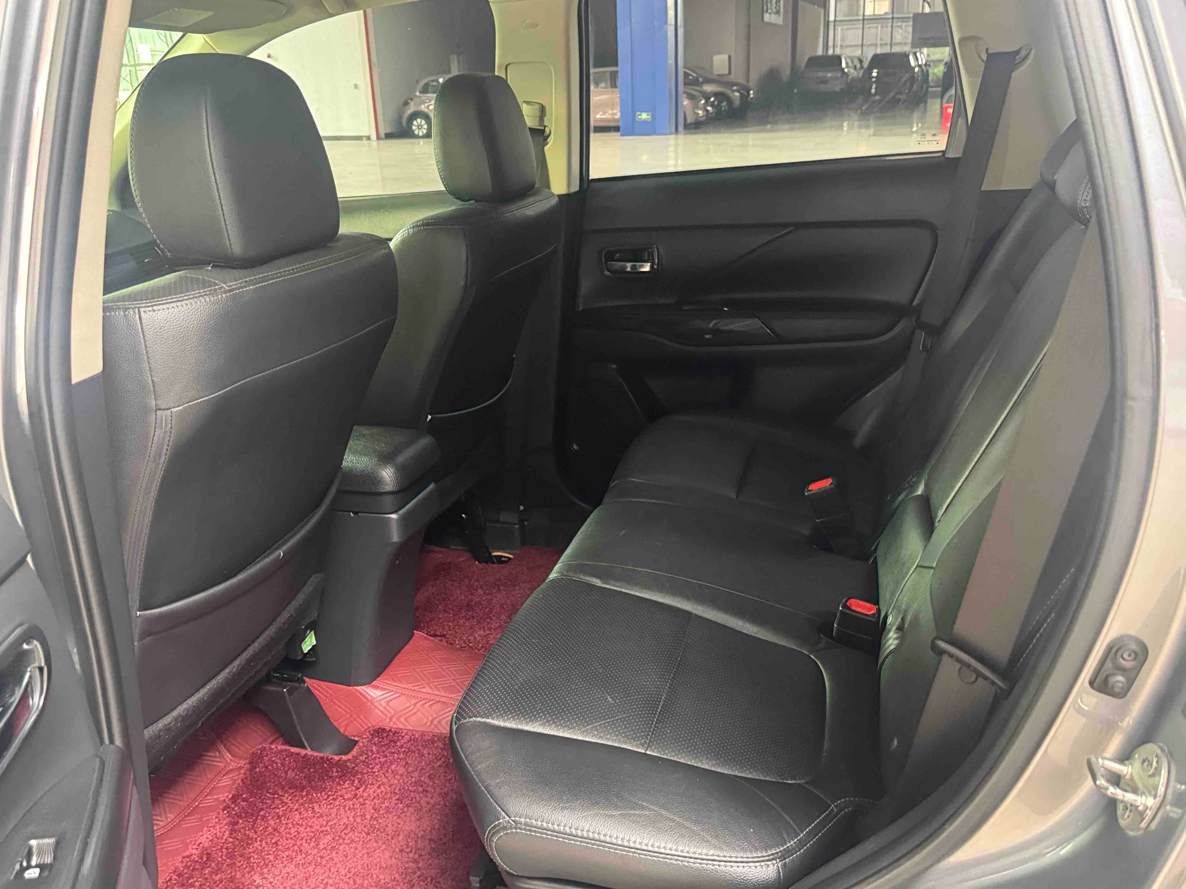 5 SEATS Gasoline Powered Vehicle Mitsubishi Outlander 2018 2.4L 4AD Compact SUV