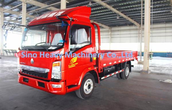 120HP HOWO Light Duty Commercial Trucks , Flatbed Cargo Truck 4X2 , Color Can Be Selected