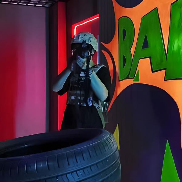 Commercial Wireless Laser Tag Equipment with IoT Technology and 8 Playing Modes for Indoor Multiplayer Gaming