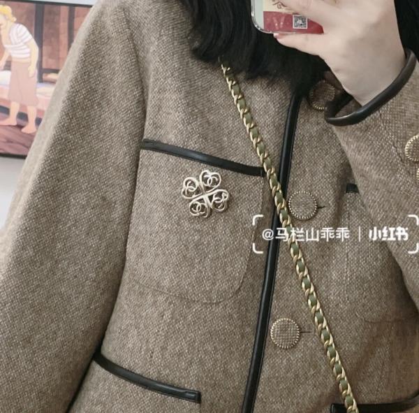 Hollow Out Luxury Brooch Pin Heart Clover Brooch 18K Gold Plated With Diamond