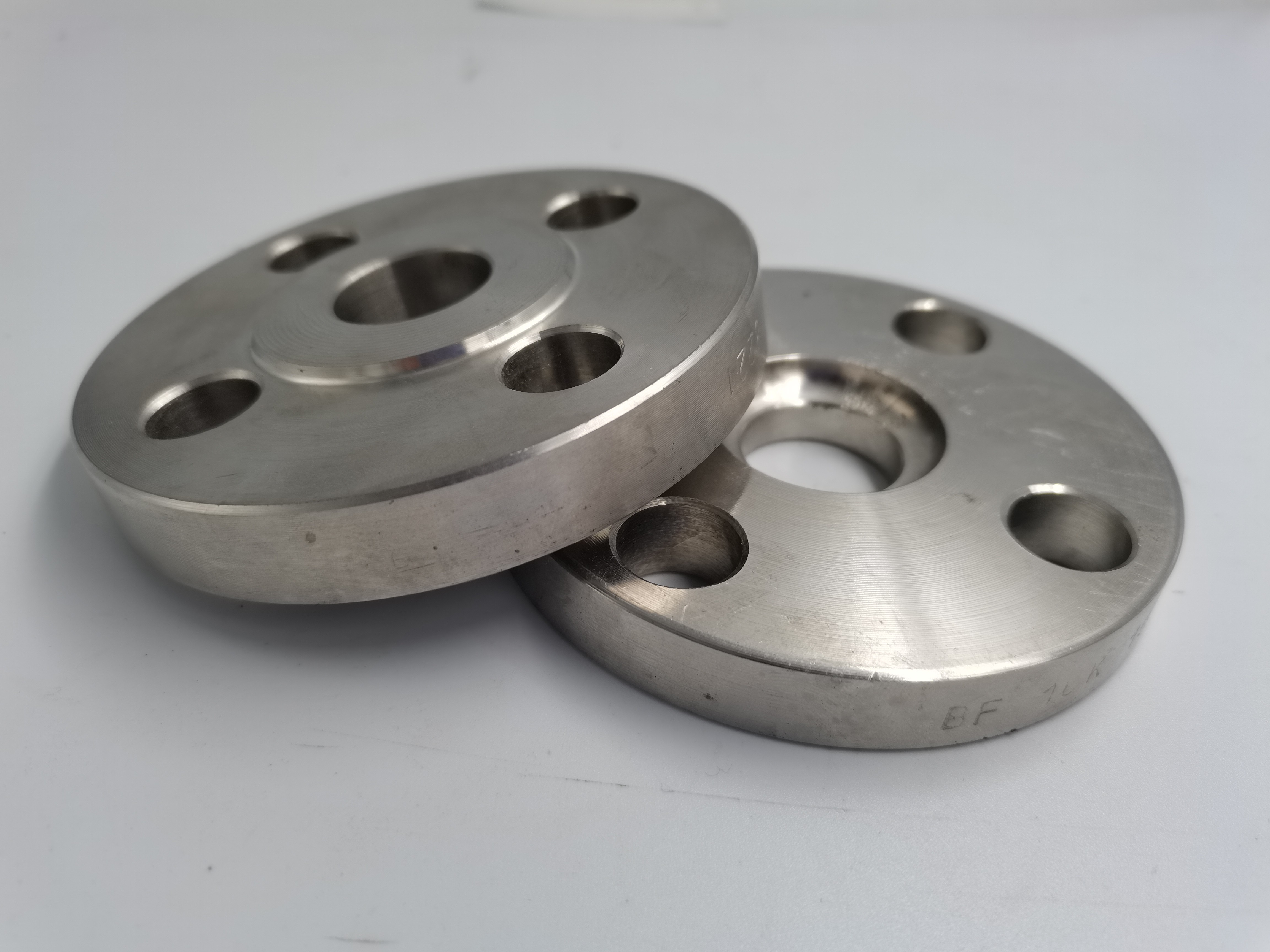 Подвергать механической обработке CNC фланца JIS2220PL 316Ti продетый нитку нержавеющей сталью