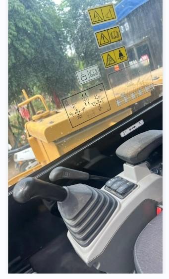 Second-hand CAT305.5 excavator with low price and excellent quality  Bucket capacity  0.22m³  Machine weight 5611kg