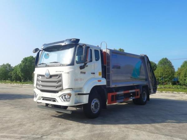 Diesel Garbage Pickup Truck Crushing and Loading Domestic Garbage with Powerful Compressed Truck