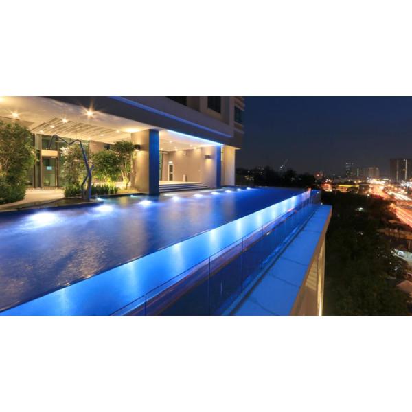 Прозрачный уборщик бассейна Треугольный вакуумный уборщик для семейного бассейна