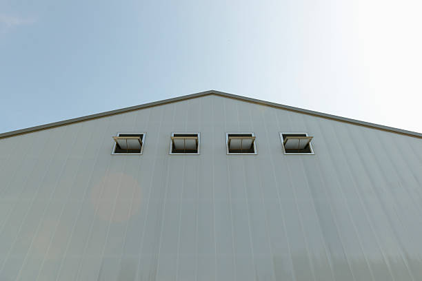 Corrosion Resistant Pre-Engineered Steel Structure Poultry House with 20-30 Years Service Life and Optional Heating and Cooling Systems