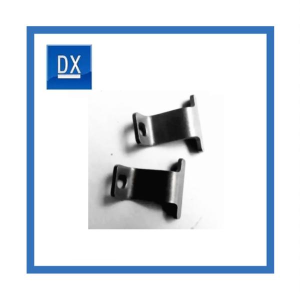 Гнуть металл титана штемпелюя части