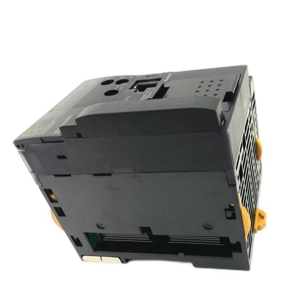 CJ2M-CPU15 Omronのオートメーションのプログラム可能な論理のコントローラー
