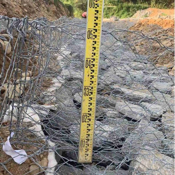 Heavy gauge wire gabion stone cage for retaining walls erosion control riverbank protection and landscaping construction