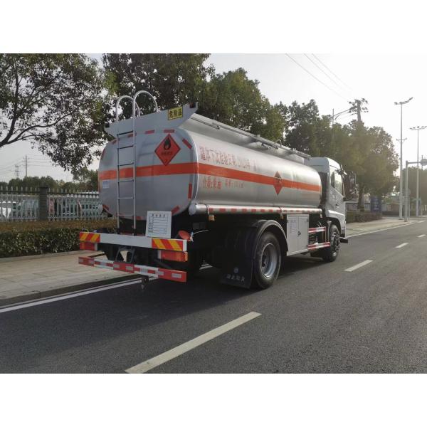 Camion lourd national chinois HOWO 4X4 à quatre roues motrices 290HP 10CBM Camion réservoir d'huile