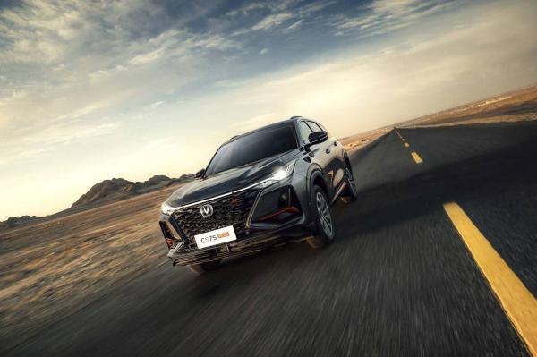 5 lugares Changan Carro a gasolina Sedan Tipo CS75 Plus Tração dianteira 200km/h