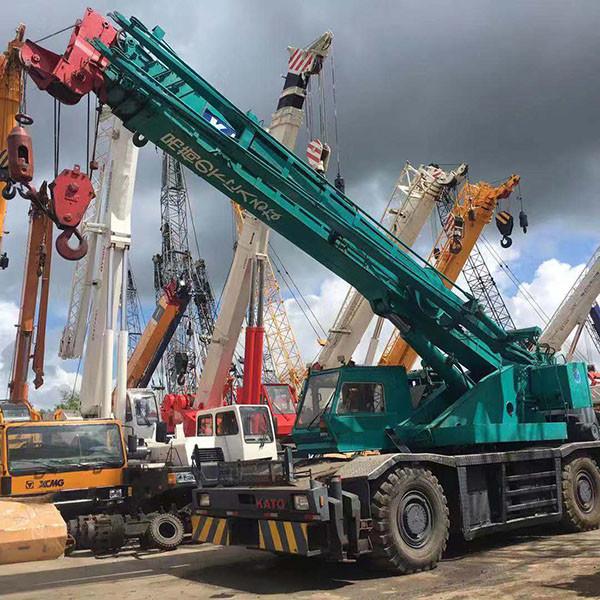 KATO usado 50 Ton Rough Terrain Crane, em segundo caminhão de mão montou guindastes