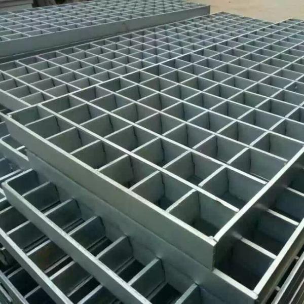 Anti Slip Serrated Metal Grating Hot Dipped Galvanized For Walkway Platform