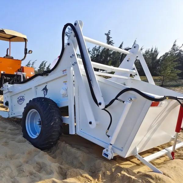 300mm Cleaning Depth Hydraulically Controlled Vibrating Screen Beach Cleaning Machine