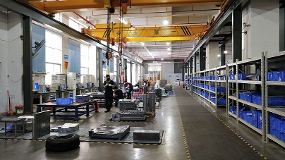 Las piezas insertadas cavidad caliente del coche del corredor 4 de Incoe moldean