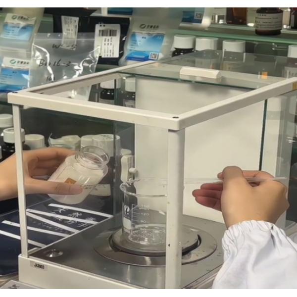 Pure Natural Extracted Peony Fragrance Essence Oil with Moisturizing and Nourishing Properties for Facial Treatment