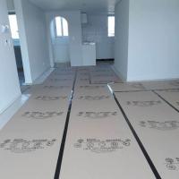 Proteção de superfície provisória do assoalho resistente para obras
