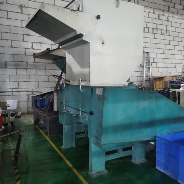 Использованная 1420rpm вращающаяся скорость Пластиковый ПП дробилка переработка 880 * 1210 * 1540 мм