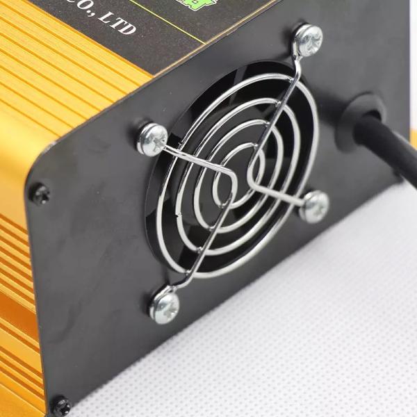 chargeur électrique de Turbo de lithium de chargeur de batterie de 67.2V 3A pour la moto de 16s 60v