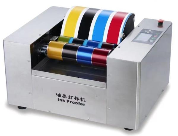 Caractéristiques de positionnement et de réglage de la vitesse dans une machine d'impression automatique de haute précision pour l'étanchéité à l'encre offset