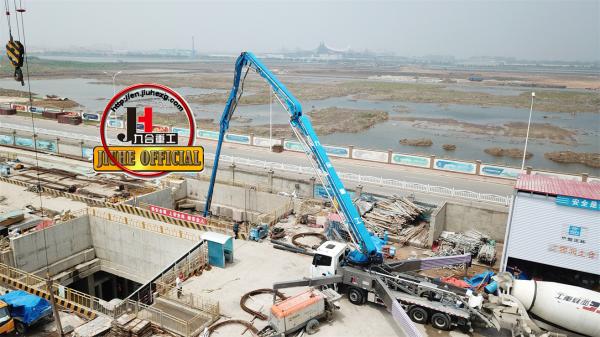 JIUHE Low Fuel Consumption HB58K Big Concrete Pump Truck 58m Truck Mounted Concrete Pump Large Concrete Pump