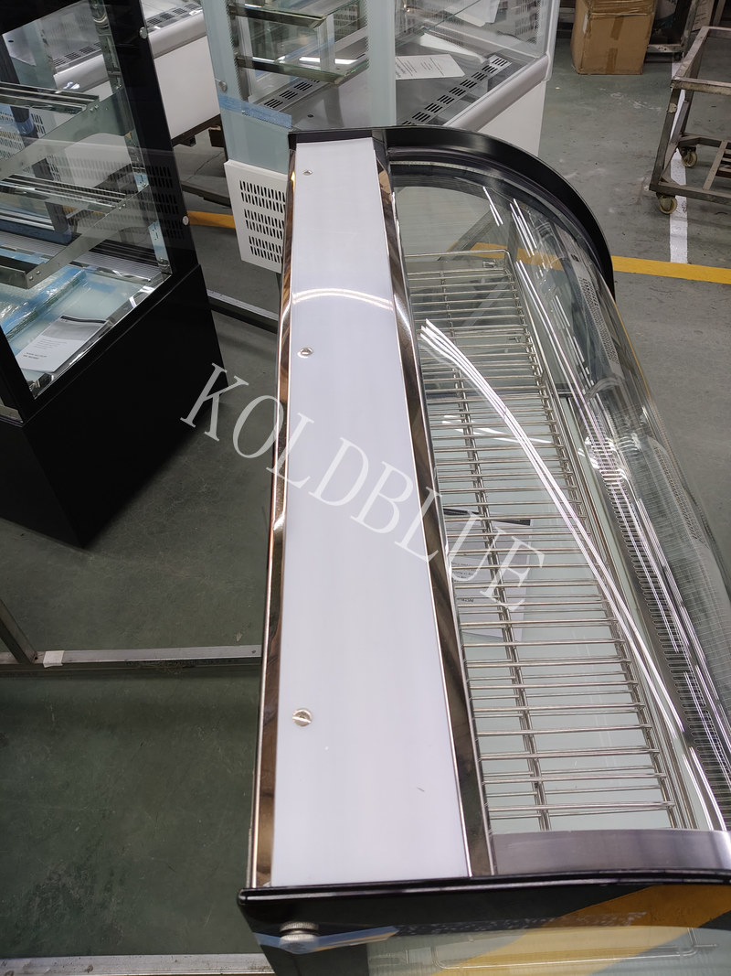 Curved Glass Countertop Refrigerated Cake Display Showcase with LED Lighting LISA90C
