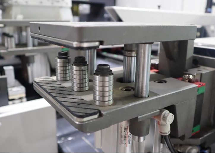 Искусственная машина расточкой CNC доски для деревянной мебели панели шкафа отверстия