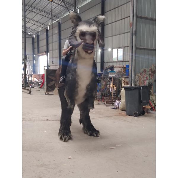 Аниматорный динозавр Звездные войны Таунтаун ездит в костюме на фестивале