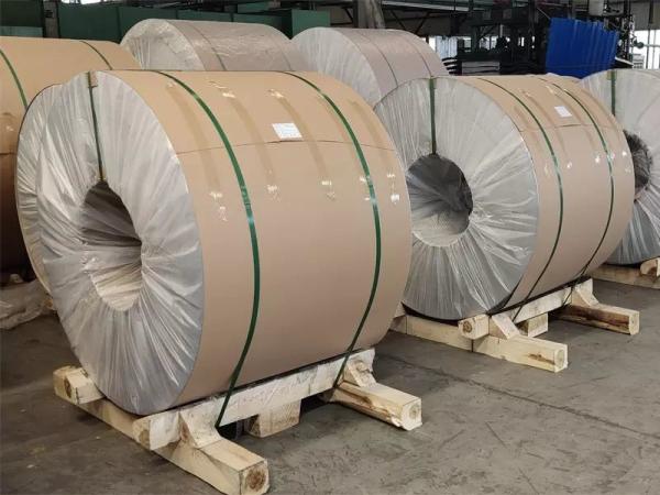 Resistente a intempéries PE pintura bobina de alumínio com acabamento brilhante fácil de processar sem rachaduras ou descamação