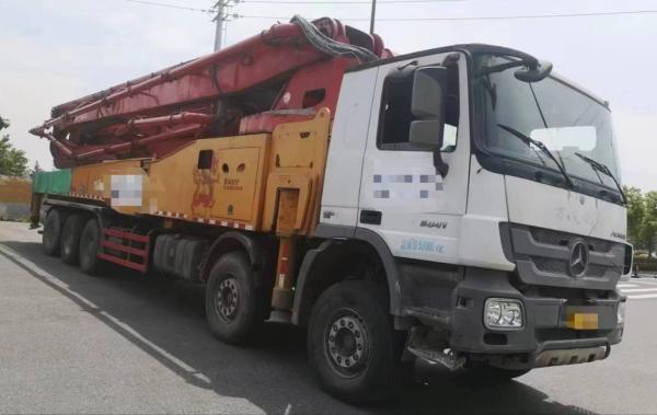 En parfait état d'origine, pompe à béton Sy 62m 2013 sur camion Benz 10*4