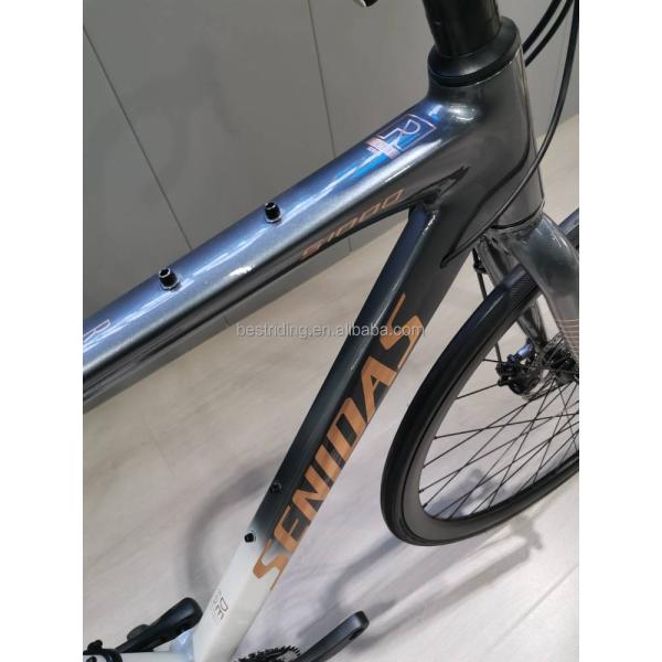 Vélo routier soudé en fibre de carbone 700C 2*9s 1*9s AL Cadre jolie forme AL Hub et 10kg