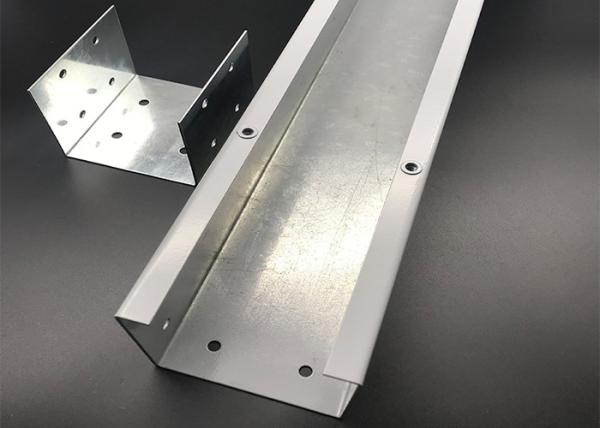 Q235B 2.4m Powder Coated Cable Trunking SS316 Hot Dipped Galvanized Trunking