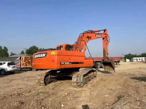 Excavatrice utilisée Doosan DX225, excavatrice à rails de 25 tonnes, machines de construction d'occasion