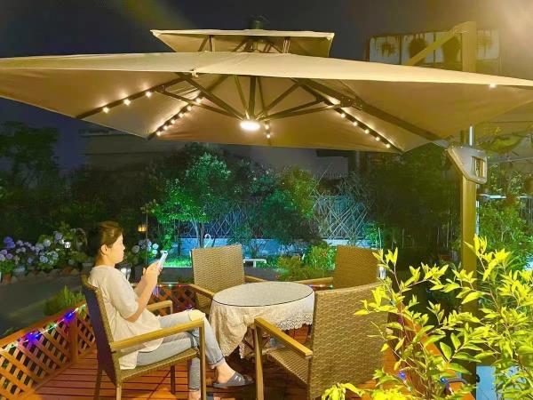 Waterproof Polyester Fabric Garden Umbrella Parasol for Outdoor in Luxury Restaurant Cafe Hotel