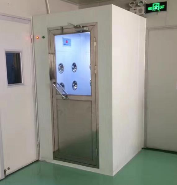 Automated Sliding Door Cleanroom Air Shower With CE And RoHS Air Flow 1300 M3/H