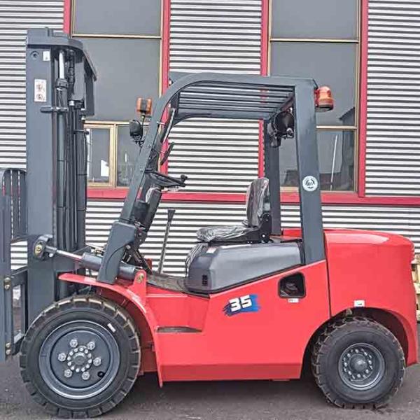 3.0 Ton Forklift Truck Diesel ISUZU Engine Warehouse forklift logistic handling equipment