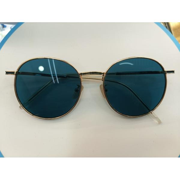 Fashionable men's goggles for outdoor sports paired with cool styling fashionable influencers handsome outfits trendy accessories