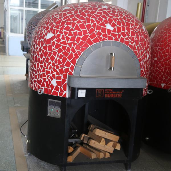 Four industriel de pizza du feu en bois de restaurant