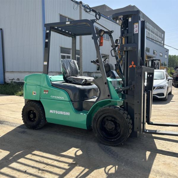 Used Mitsubishi 3-Ton Diesel Forklift with Durable Steel Frame and Red Finish for Narrow Aisle Operations