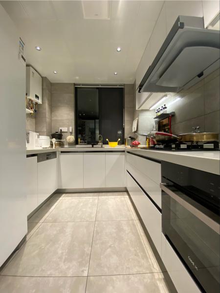 HPL Laminated Finished Wooden Kitchen Cabinetry For Dining Room Decoration